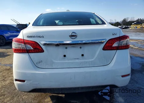 2015 Nissan Sentra S z USA, uszkodzony, nr VIN 3N1AB7AP9FY329638